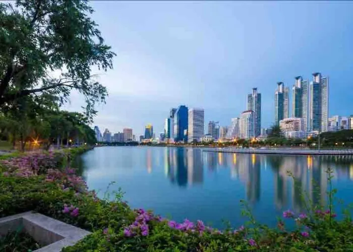 Stylish 1 Bedroom, Pool,bts Asok, Sukhumvit *