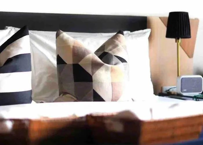 Stylish 1 Bedroom, Pool,bts Asok, Sukhumvit *