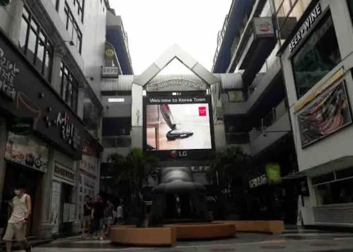 Stylish 1 Bedroom, Pool,bts Asok, Sukhumvit *