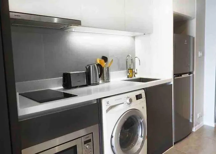 Stylish 1 Bedroom, Pool,bts Asok, Sukhumvit *