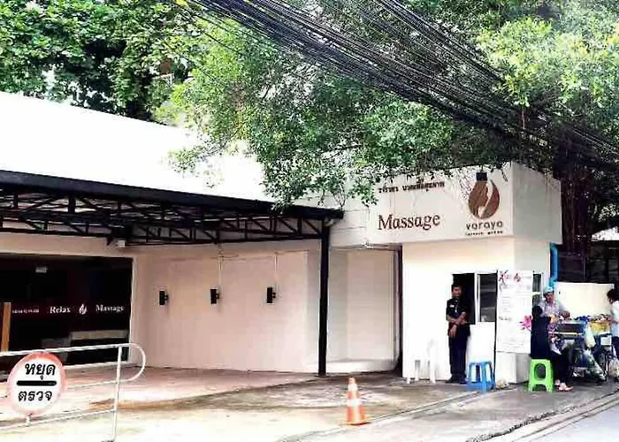Stylish 1 Bedroom, Pool,bts Asok, Sukhumvit Bangkok