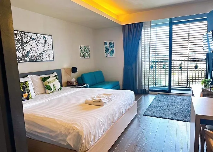 Stylish 1 Bedroom, Pool,bts Asok, Sukhumvit *